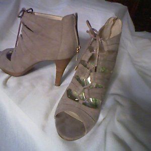 Amelia Grace Tan Sz 9 Suede Tie Up Wood Sole/Heel